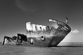 Carcaça de navio naufragado em Tutoia (MA)