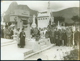 Cerimônia póstuma no Mausoléu da família Gonçalves Cruz, no Cemitério de São João Batista